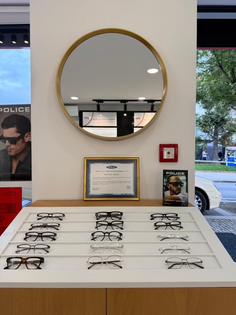 Armações com lentes progressivas na loja