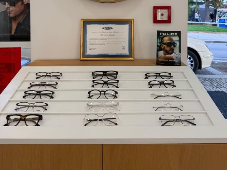 Lentes progressivas e armações de qualidade na Fábrica dos Óculos